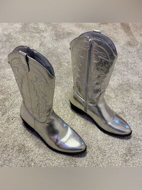 Women’s Size 6 Madden NYC Silver Metallic Western Boots